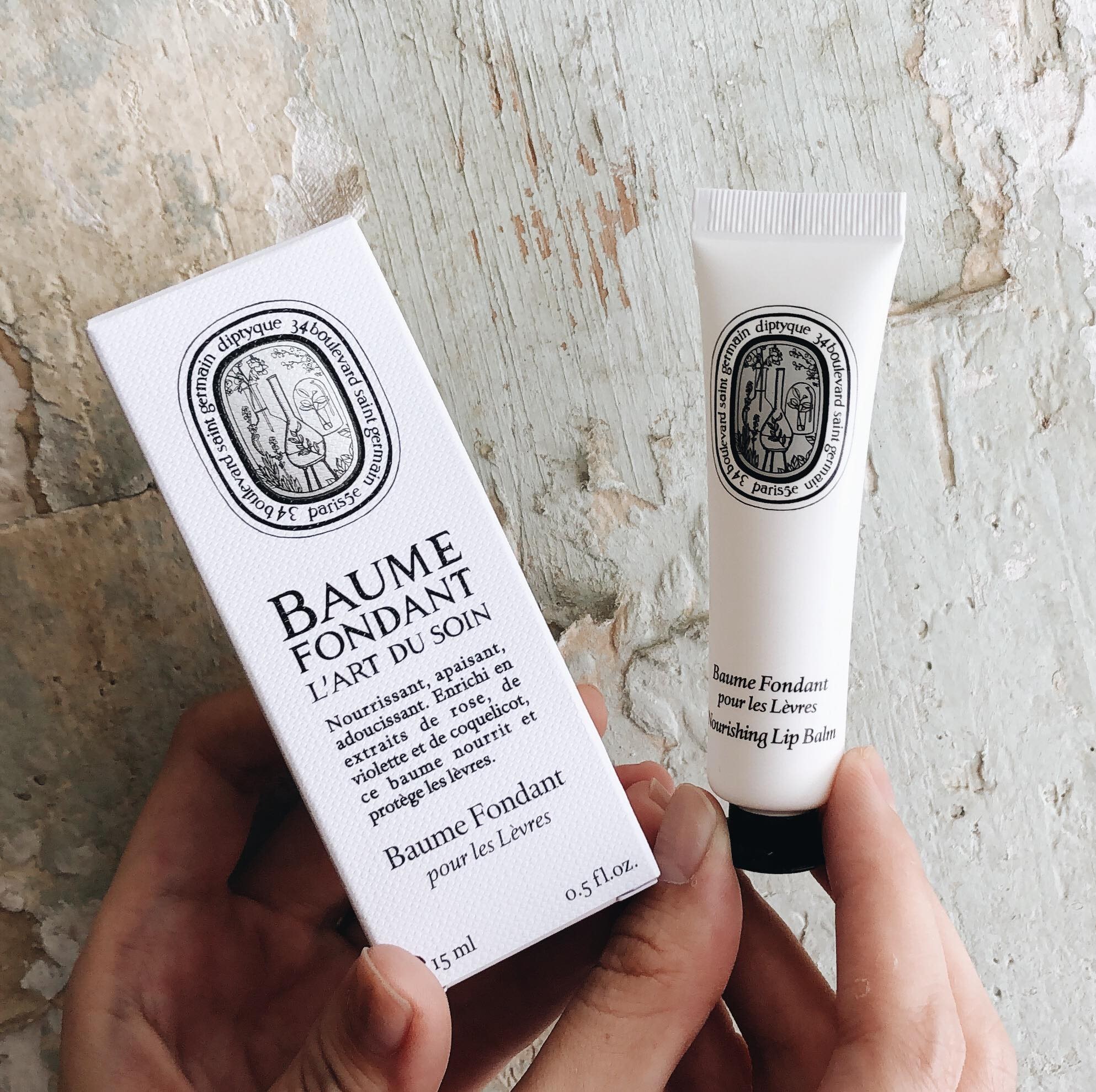 Diptyque Nourishing Lip Balm 15 ml ลิปบาล์มบำรุงอุดมไปด้วยแว็กซ์จากดอกกุหลาบ